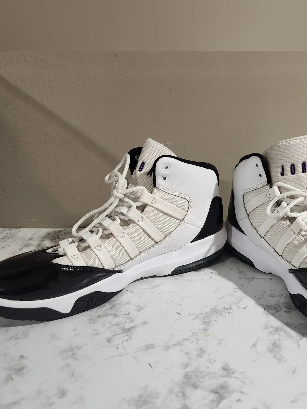 Size 13M Jordan Max Aura 'Concord' White Dark Concord Black AQ9084-121 Preowned